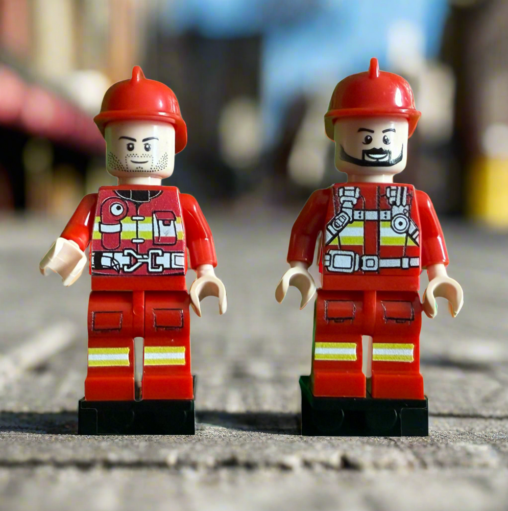 2 Firefighter Minifigures (ONLINE ORDER ONLY)