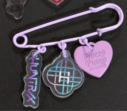 K-POP DEMON HUNTERS Safety Pin Charm (ONLINE ORDER ONLY)