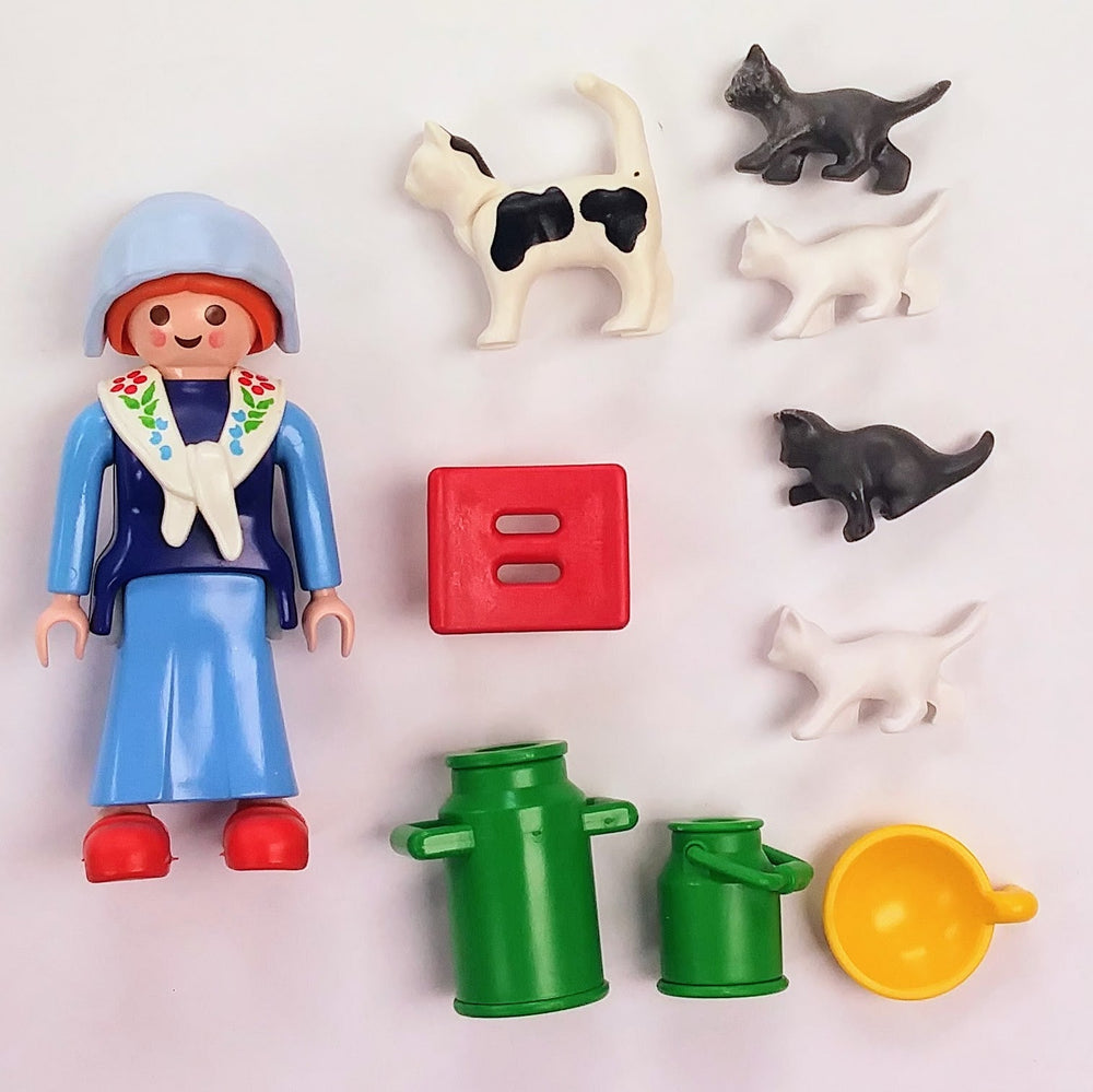 Playmobil figure 3007 - Milkmaid with cats (ONLINE ORDER ONLY)