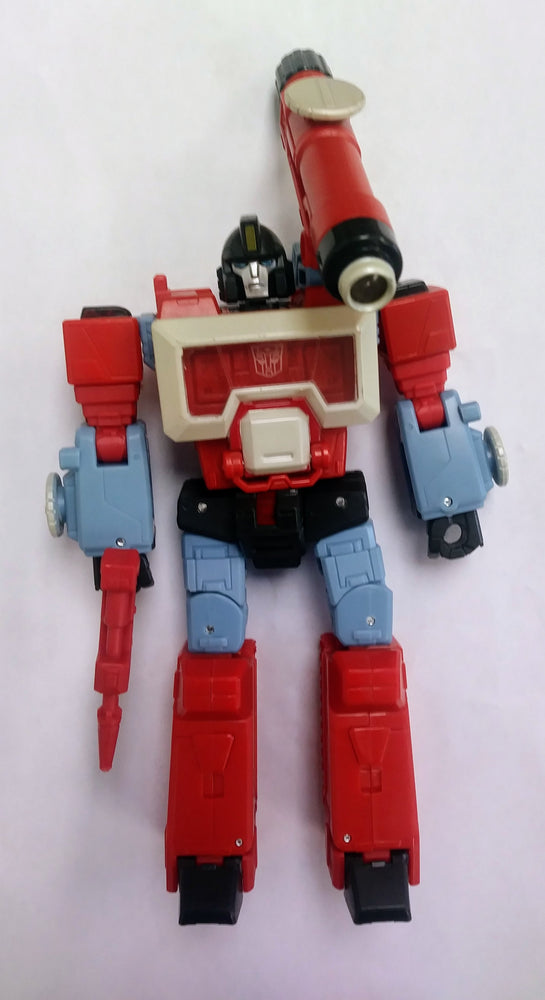 Transformers action figure - Autobot Perceptor (2022) (ONLINE ORDER ONLY)