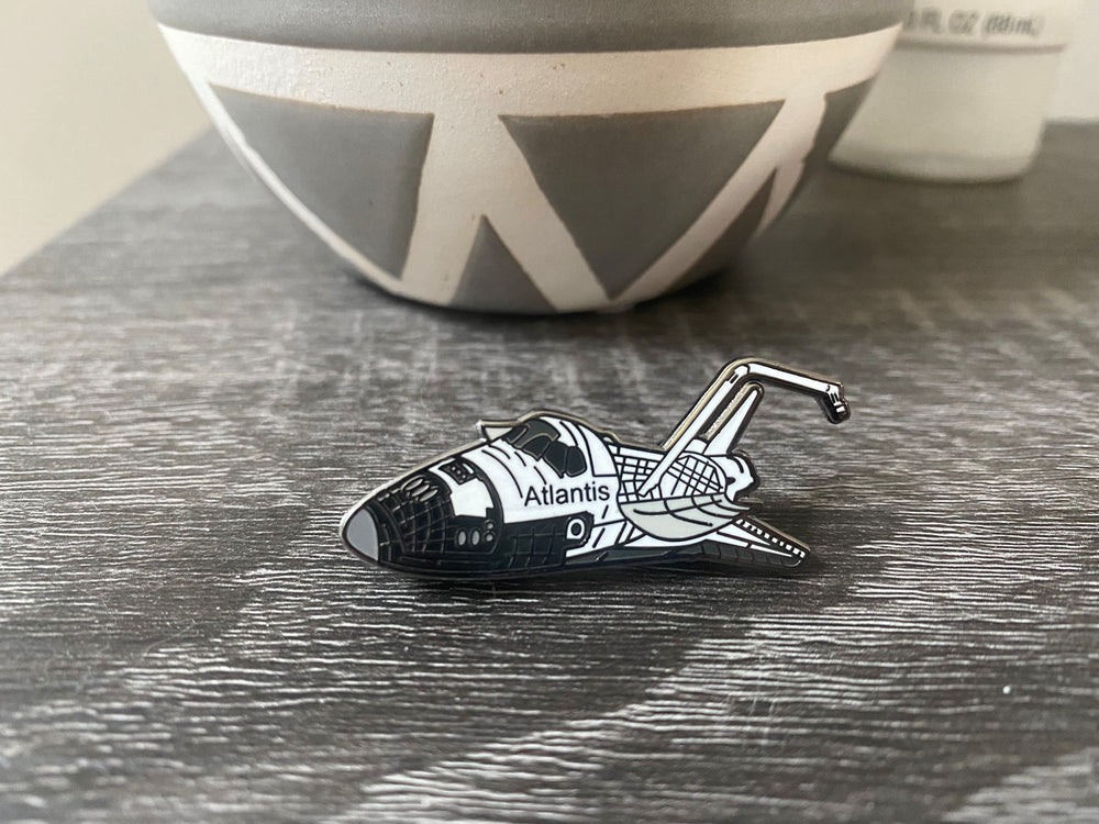 Space Shuttle Atlantis (ONLINE ORDER ONLY)