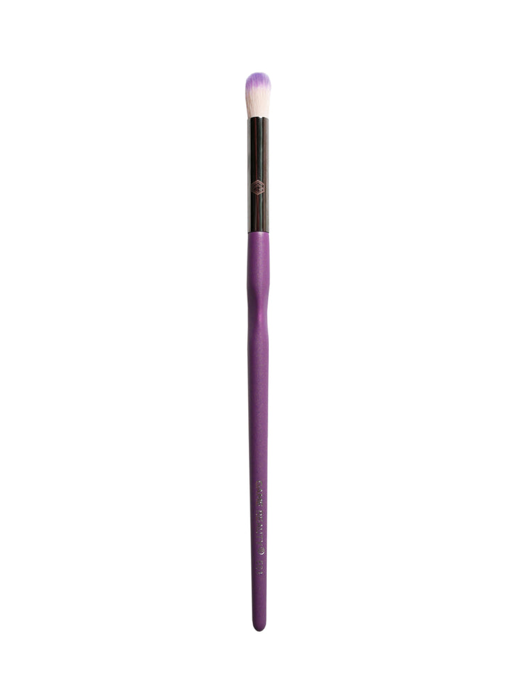 E01 - Firm Blending Shadow Brush (ONLINE ORDER ONLY)