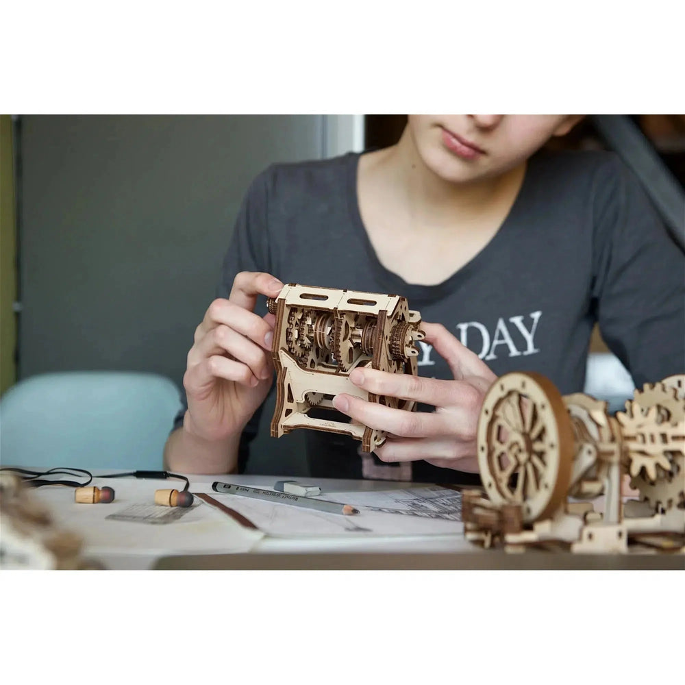 Gearbox 3D Wood Model Kit UGEARS (ONLINE ORDER ONLY)