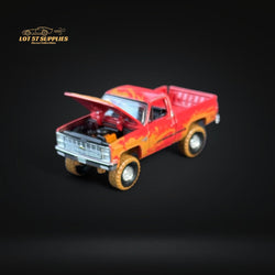 Auto World 1983 Chevrolet Silverado K10 4x4 Muddy LIFTED Squarebody 1:64 BUNDLE 1:64 (ONLINE ORDER ONLY)