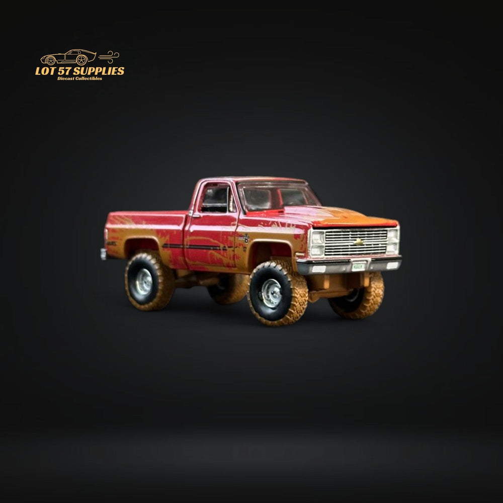 Auto World 1983 Chevrolet Silverado K10 4x4 Muddy LIFTED Squarebody 1:64 BUNDLE 1:64 (ONLINE ORDER ONLY)