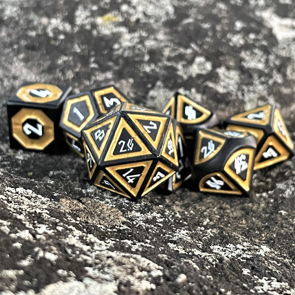Cleric's Shadow Domain Black And Gold Metal Dice Set (ONLINE ORDER ONLY)