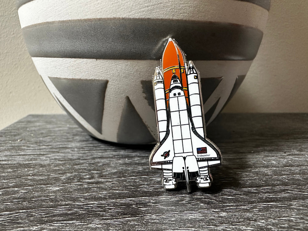Space Shuttle Endeavour (ONLINE ORDER ONLY)