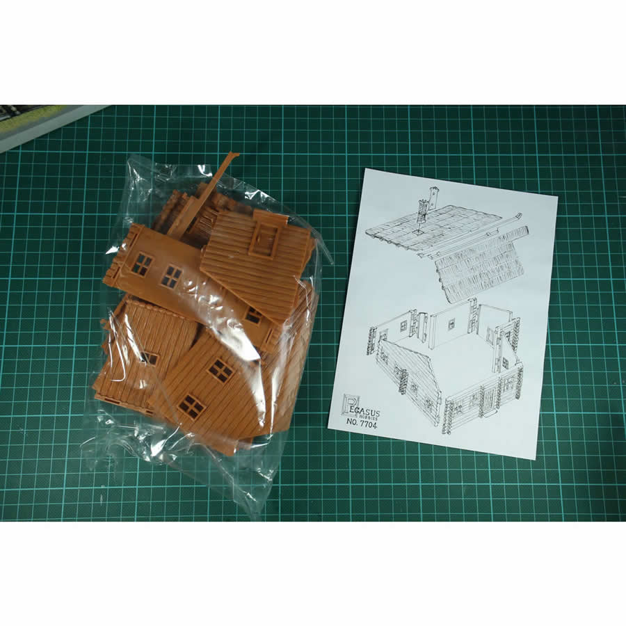 PEG7704 Russian Two Story Log House 1/72 Scale Plastic Model Kit Pegasus Hobbies (ONLINE ORDER ONLY)
