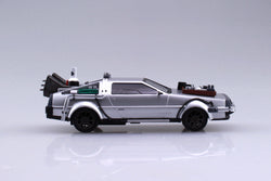 Back to the Future Part III pull-back DeLorean 1:43 scale plastic model kit (ONLINE ORDER ONLY)