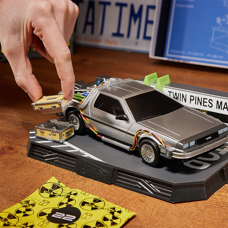 Back to the Future: Time Machine Model Kit (ONLINE ORDER ONLY)