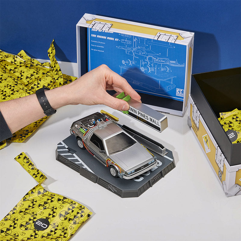 Back to the Future: Time Machine Model Kit (ONLINE ORDER ONLY)