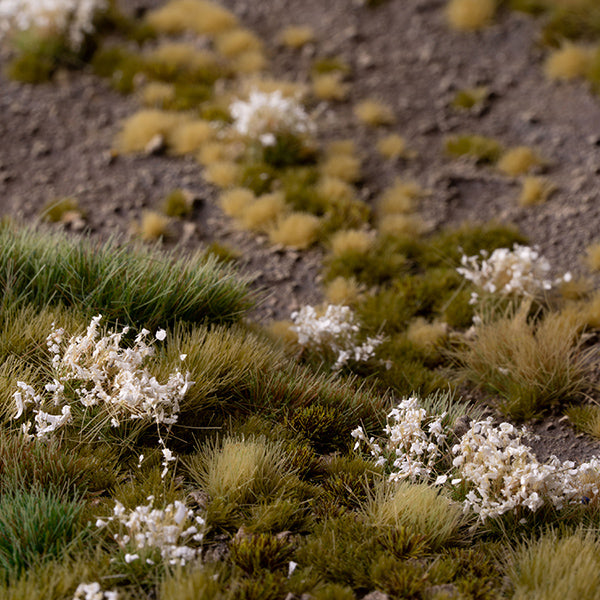 Gamers Grass Tufts: White Flowers- Wild (ONLINE ORDER ONLY)
