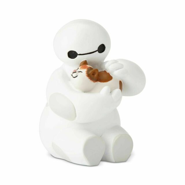 Disney Showcase: Big Hero 6 - Baymax Petting Cat Mini Figurine (ONLINE ORDER ONLY)
