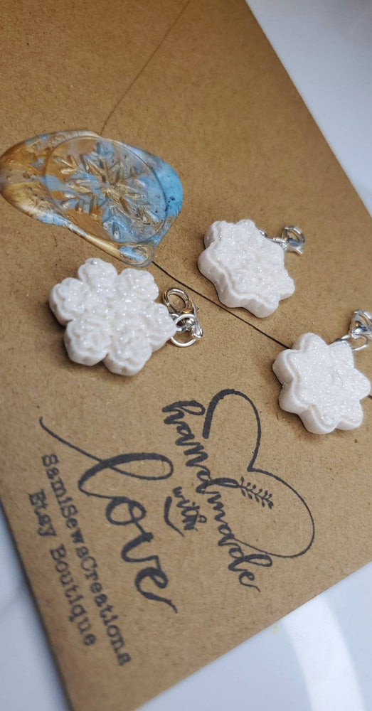 Woolen Winter Hat kits/pom/snowflake charm (ONLINE ORDER ONLY)