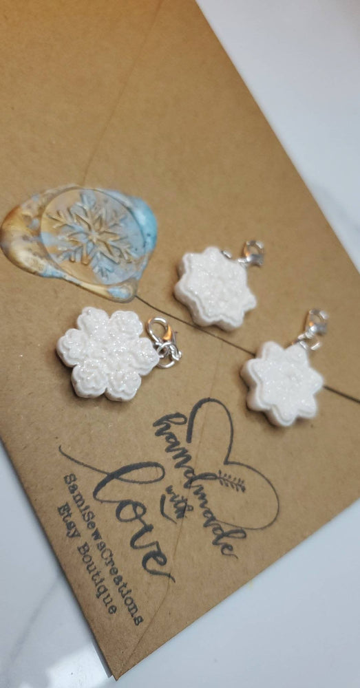 Woolen Winter Hat kits/pom/snowflake charm (ONLINE ORDER ONLY)
