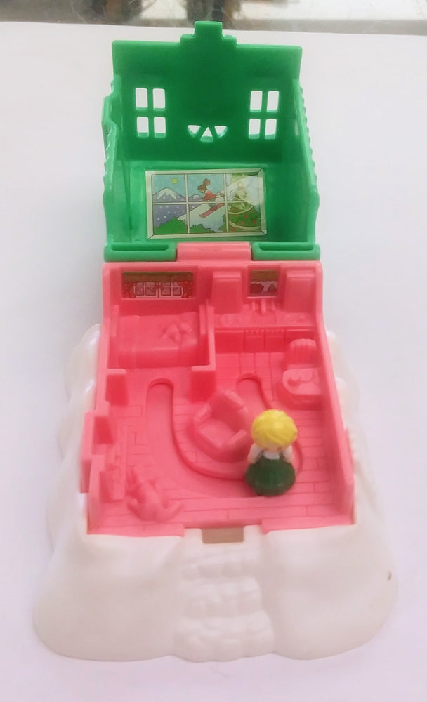 Polly Pocket - Winter Chalet Ski Cabin (ONLINE ORDER ONLY)