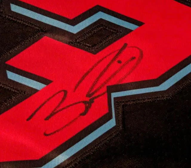 Dwayne Wade autogrpahed jersey with coa (Online Order Only)