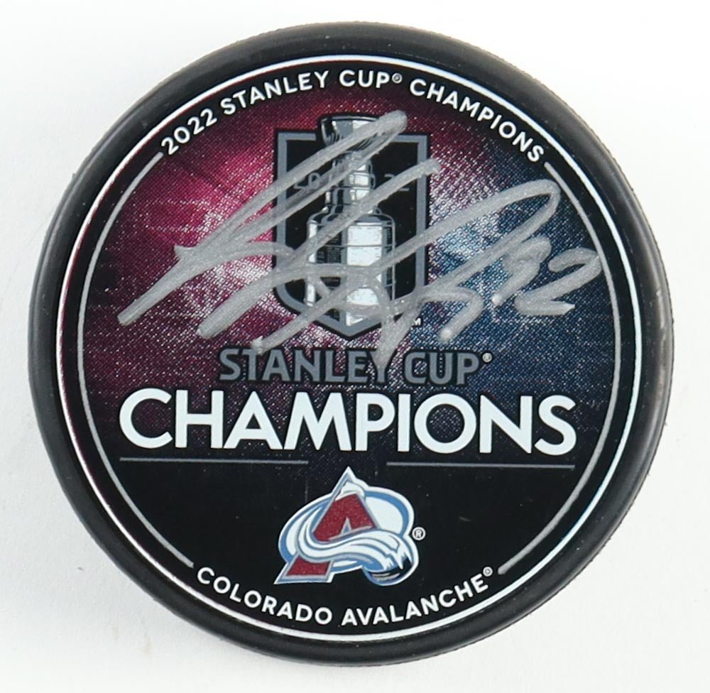 Gabriel Landeskog Signed 2022 Avalanche Stanley Cup Final Logo Hockey Puck (Fanatics) (Online Order Only)