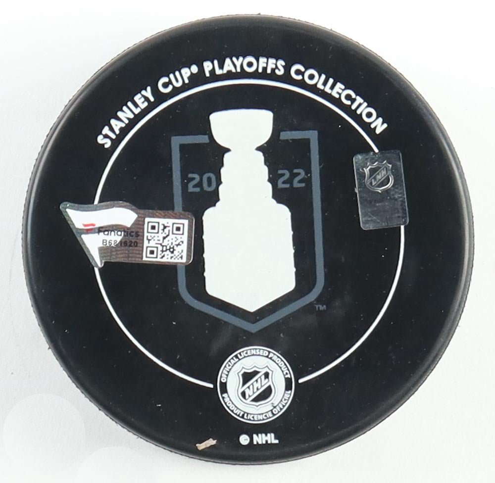 Gabriel Landeskog Signed 2022 Avalanche Stanley Cup Final Logo Hockey Puck (Fanatics) (Online Order Only)