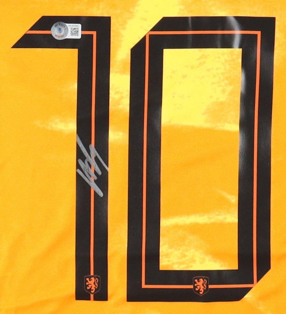 Memphis Depay Signed Netherlands Nike Jersey (Beckett) (Online Order Only)
