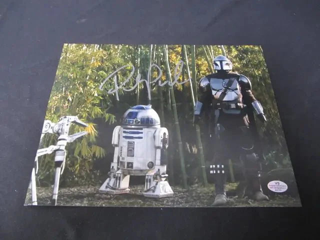 PEDRO PASCAL SIGNED THE MANDALORIAN 8X10 PHOTO STAR WARS COA A41181 (Online Order Only)