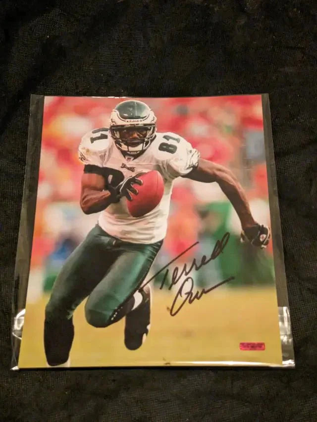 Terrell Owens Signed Autographed 8x10 with fivestar grading COA (Online Order Only)