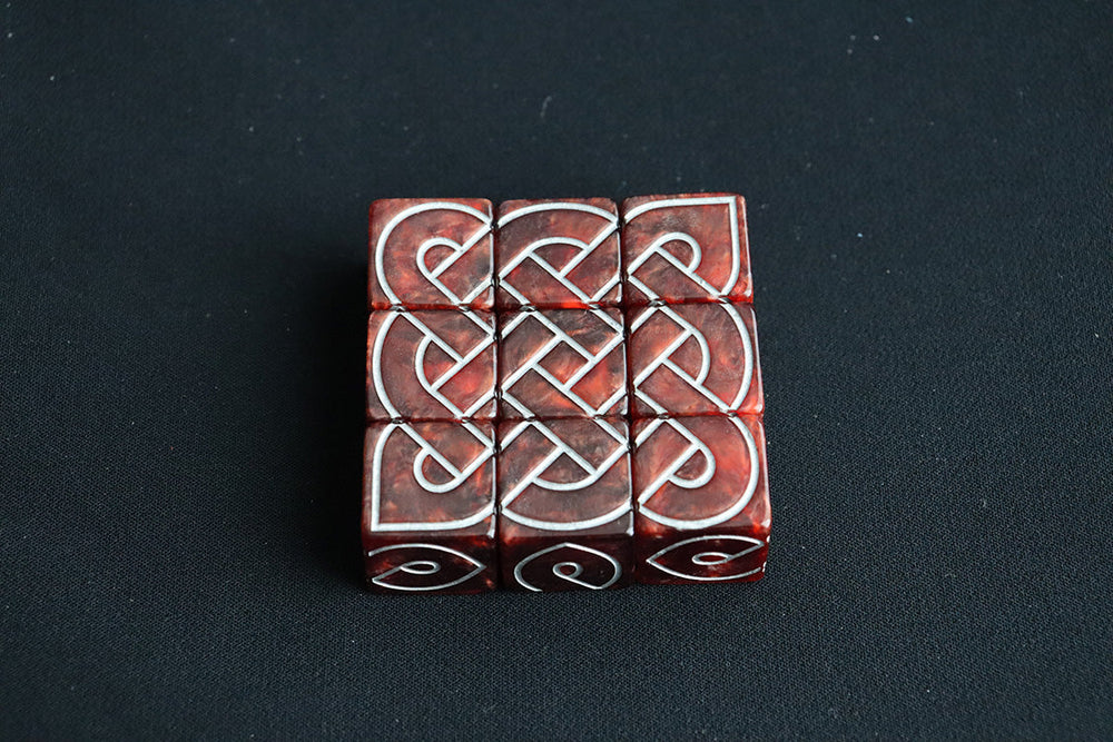 9 Crossed Knot Dice (Red or Sand) (ONLINE ORDER ONLY)